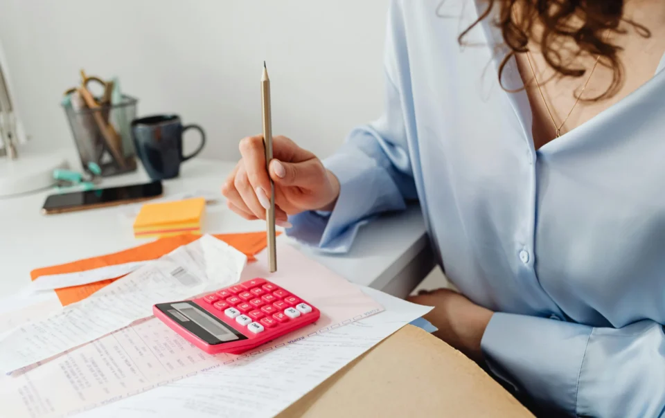 Woman-Computing-Bills-for-the-wedding