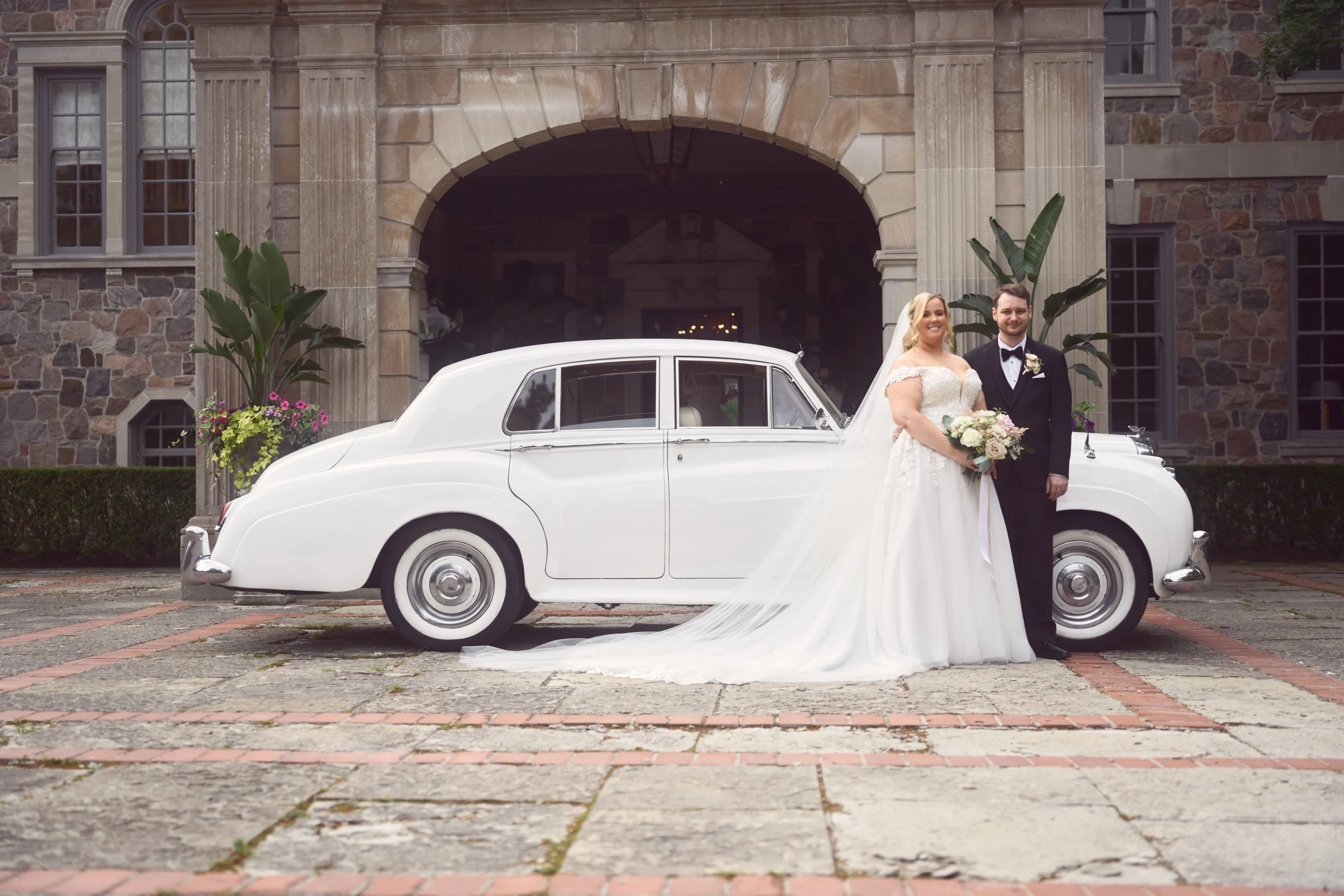 Bride-and-groom-next-to-vintage-car-1-scaled